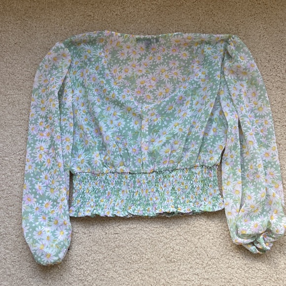 green floral blouse - Picture 2 of 3